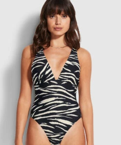 Promo 🔥 Seafolly Ladies Skin Deep Deep V One Piece Black ⭐