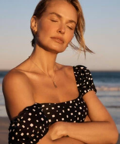 Hot Sale β¨ Seafolly Ladies Soft Spot Puff Sleeve Bandeau Black β