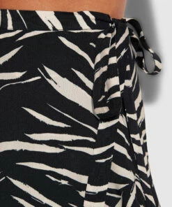 Buy π Seafolly Ladies Skin Deep Wrap Skirt Black β 10 Buy π Seafolly Ladies Skin Deep Wrap Skirt Black β -Seafolly Sales Shop 54631 SK Black 6