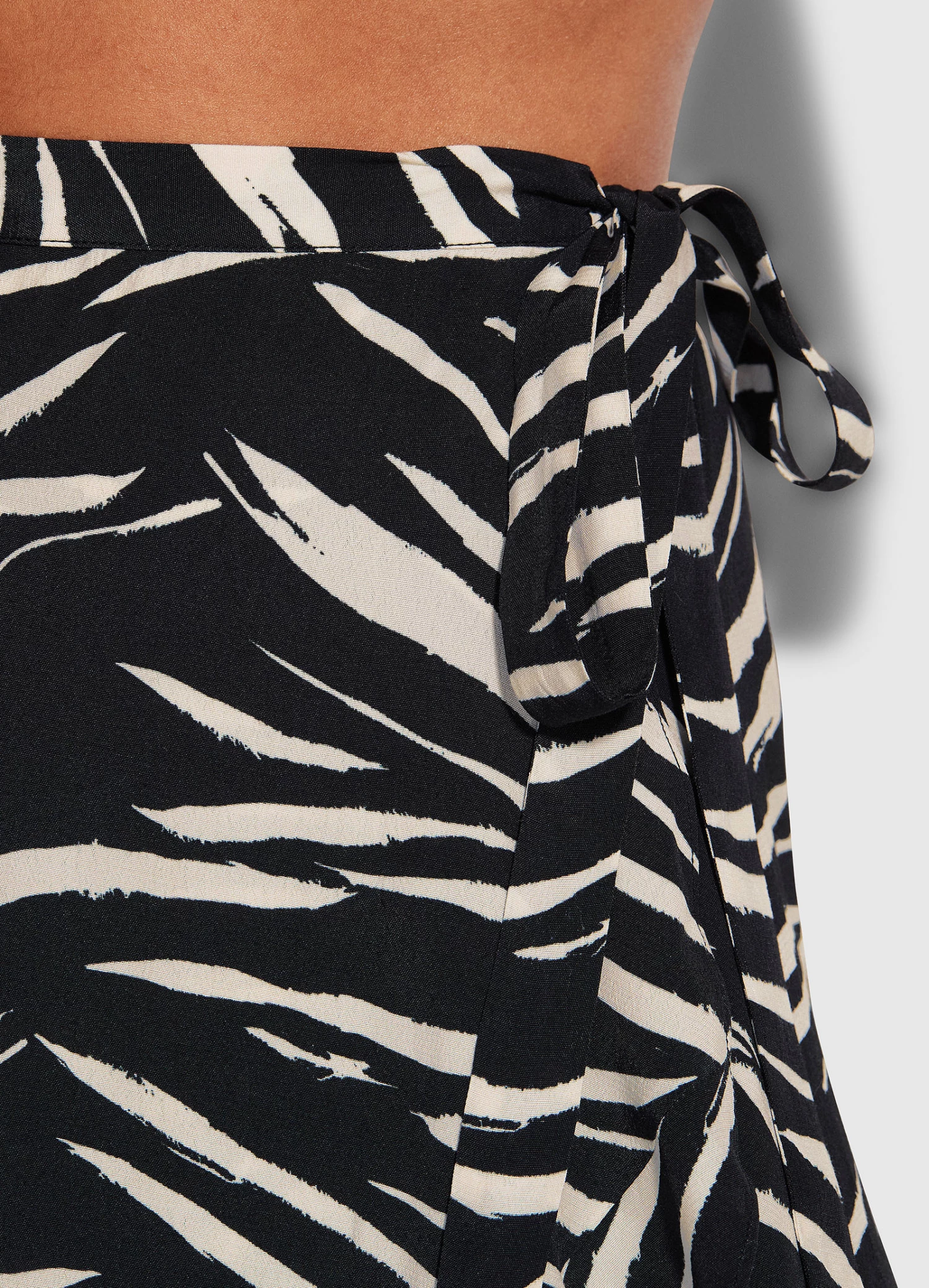 Buy π Seafolly Ladies Skin Deep Wrap Skirt Black β 5 Buy π Seafolly Ladies Skin Deep Wrap Skirt Black β - Image 5